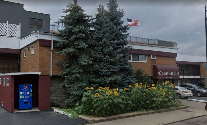 Crest Motel